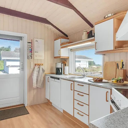 Stunning Home In Sjolund With Kitchen Σπίτι διακοπών *